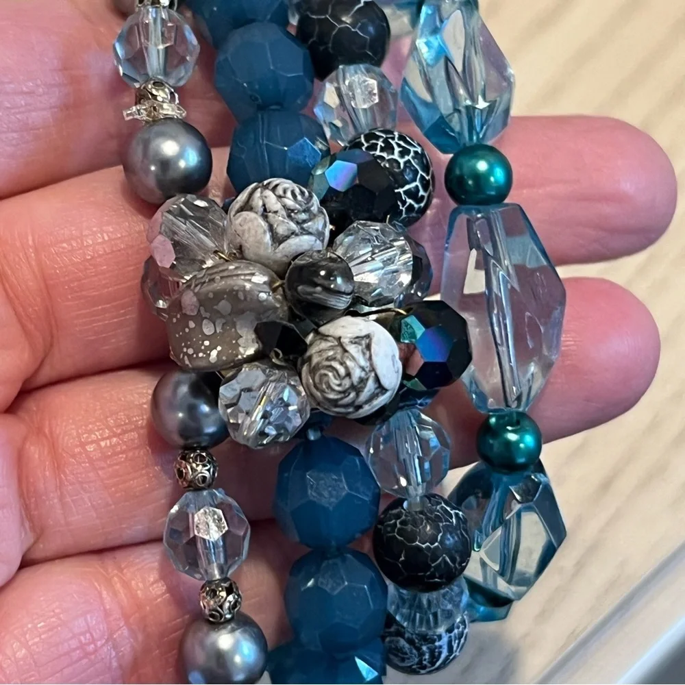 Blue beaded bracelet handmade stretchy stackable - Picture 6 of 6